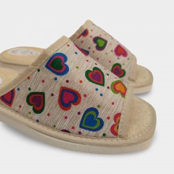Pantoufles d'été beiges amusantes pour femmes, ornées de cœurs
