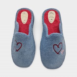 Pantoufles de mi-saison en tissu éponge bleu avec cœur brodé