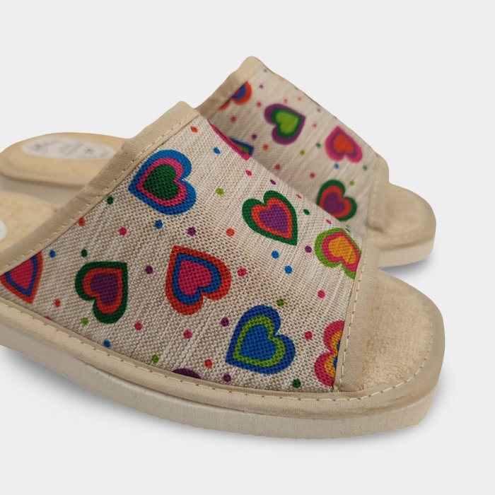 Sabatilles casa estiu dona divertides en beix amb cors - 1