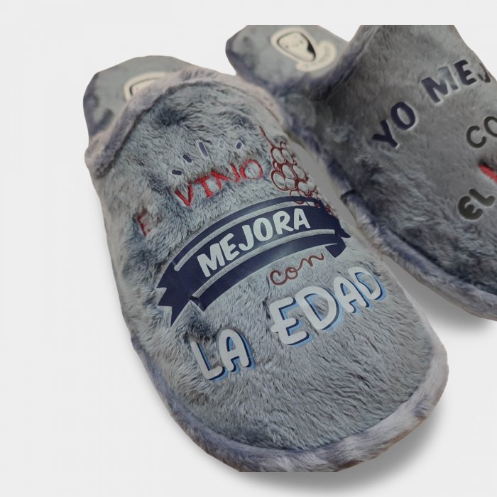 Zapatillas de casa: El vino mejora con la edad / Yo mejoro con el vino - 4