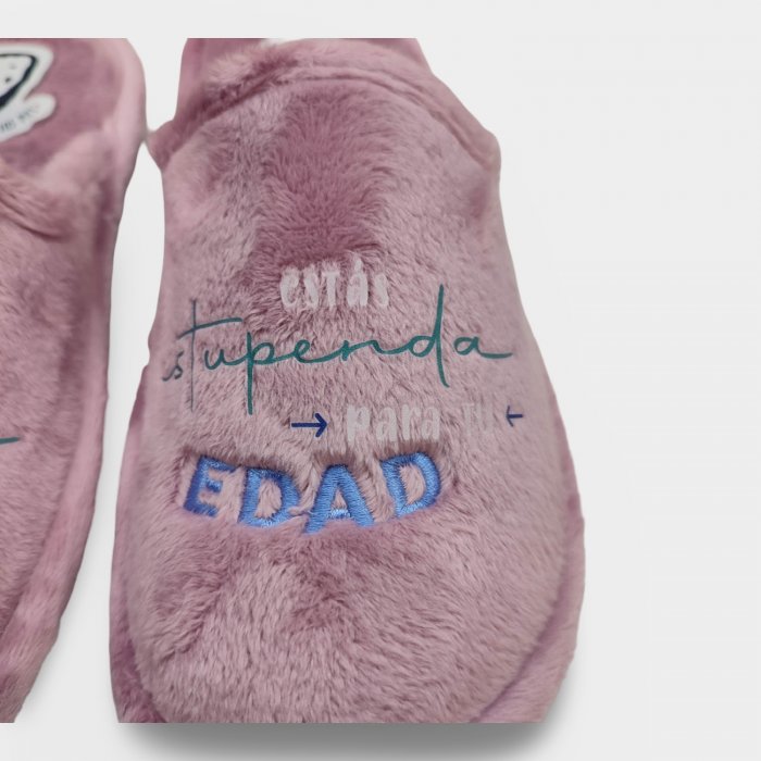 Zapatillas mujer divertidas “Un dia eres joven... y otro estás estupenda para tu edad” - 3
