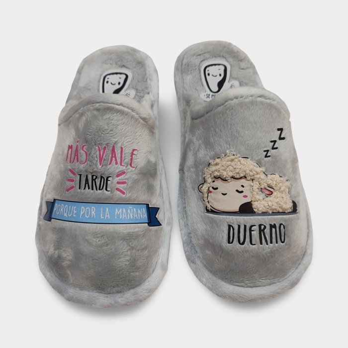 Zapatillas Casa Mujer “Más Vale Tarde” | Oveja Dormida - 1
