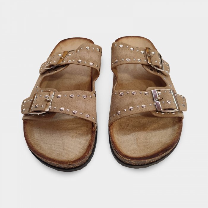 Sandália Bio com fivelas e tachas. - 3