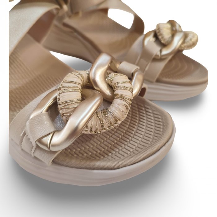 Sandalias cadena beige oro velcro acolchada - 2