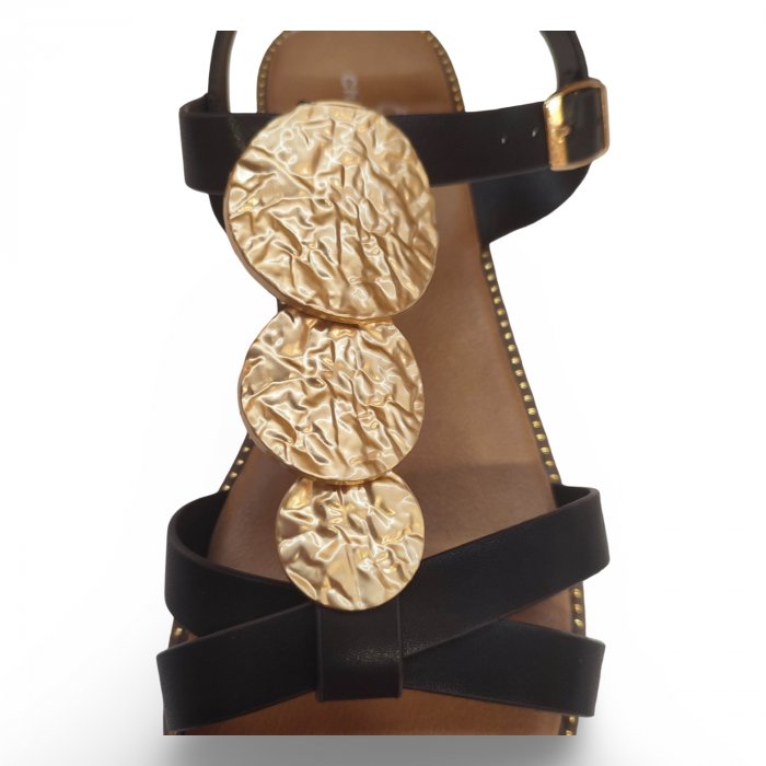 Sandalias planas negras con monedas oro - 2