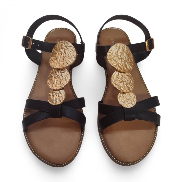 Sandalias planas negras con monedas oro - 4