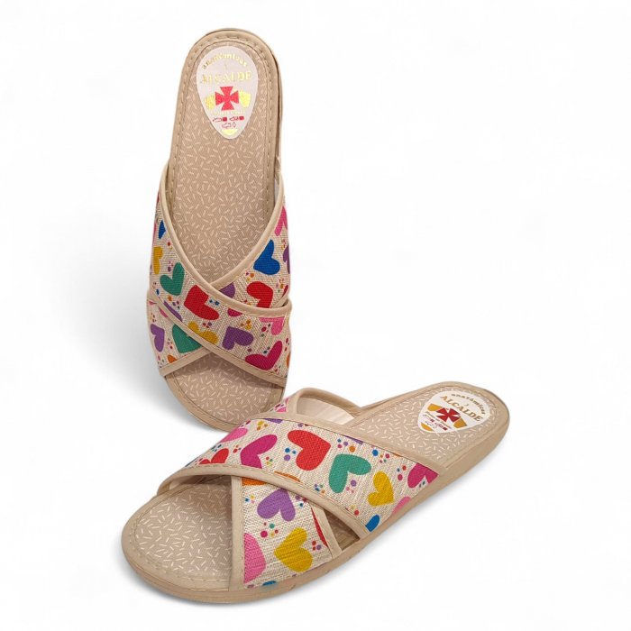Chinelo de verão bege com corações entrelaçados - 2