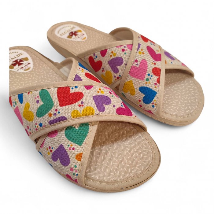 Chinelo de verão bege com corações entrelaçados - 3