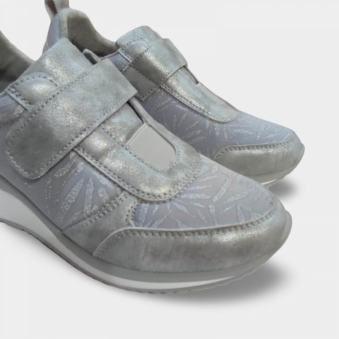 Chaussure de sport pour femme en lycra argenté avec fermeture velcro | Légère, respirante et confortable - 2