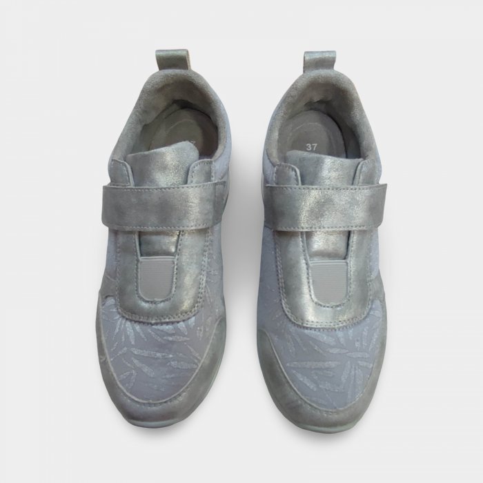 Chaussure de sport pour femme en lycra argenté avec fermeture velcro | Légère, respirante et confortable - 4