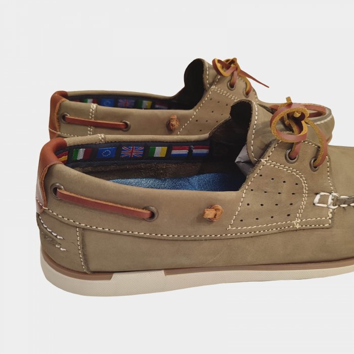 Sapatos náuticos masculinos modernos em couro taupe - 2