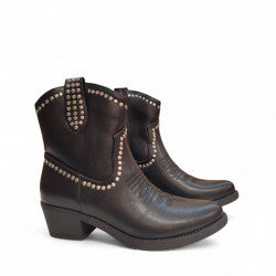 Botines camperos de chica con tachas en negro económicos