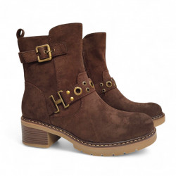 Botines marrón chocolate de rebajas con tacón bajo y tachas doradas 