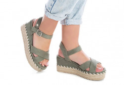 Sandalia Refresh 170587 cuña kaky