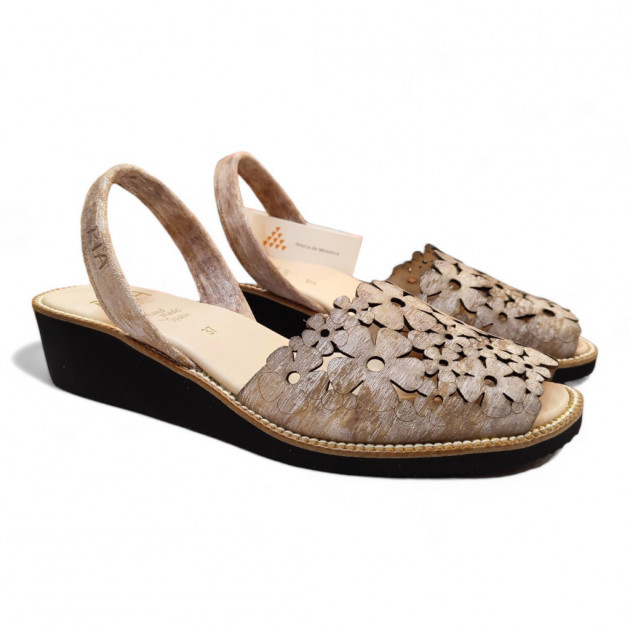 Menorquinas cuña Ria flores laser piel - 1