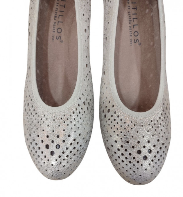 Salón Pitillos oro agujereado tacón medio - 2