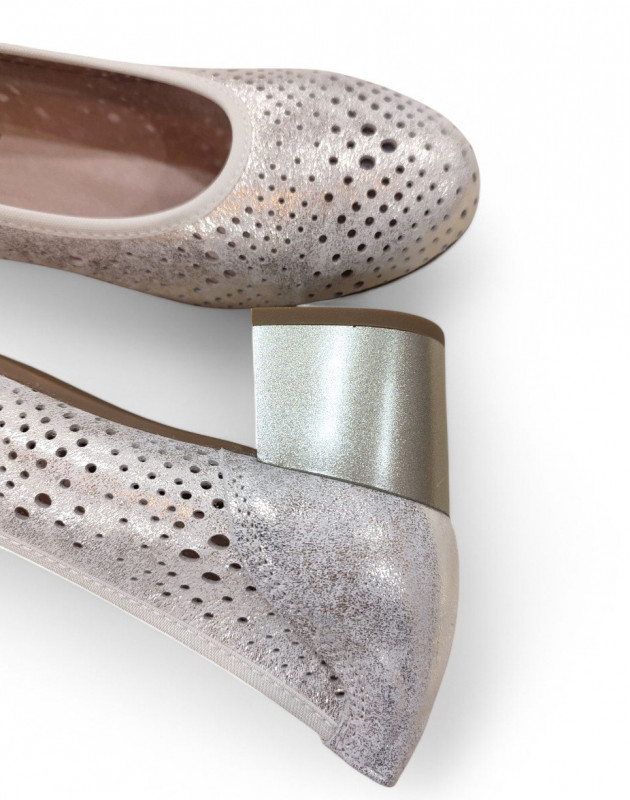 Salón Pitillos oro agujereado tacón medio - 3