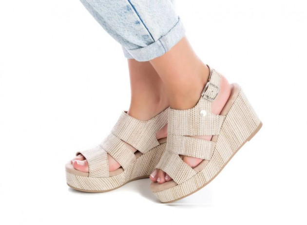 Sandalias tiras cuña Refresh taupe - 1