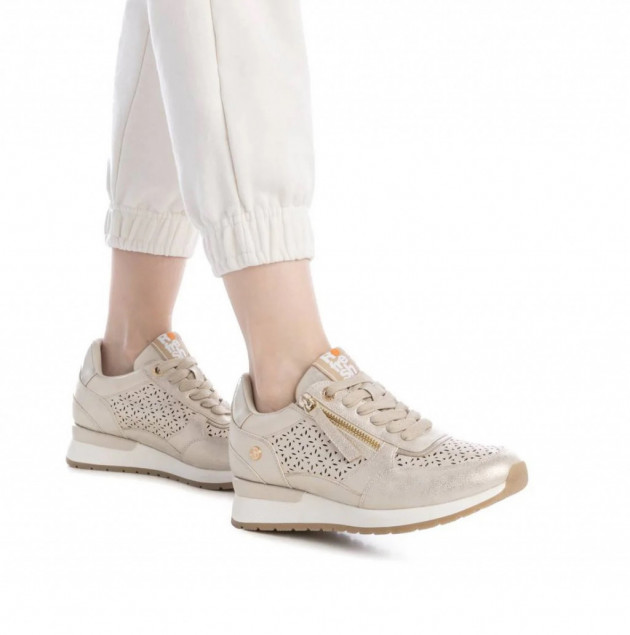 Zapatillas casuales en oro con cremallera para vestir y diario - 1